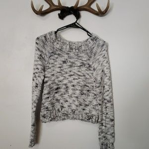 Short long sleeve sweater